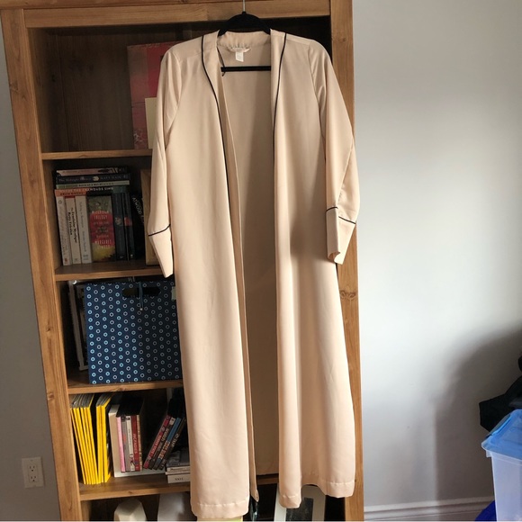 H&M satin robe (current item) - Picture 9 of 10